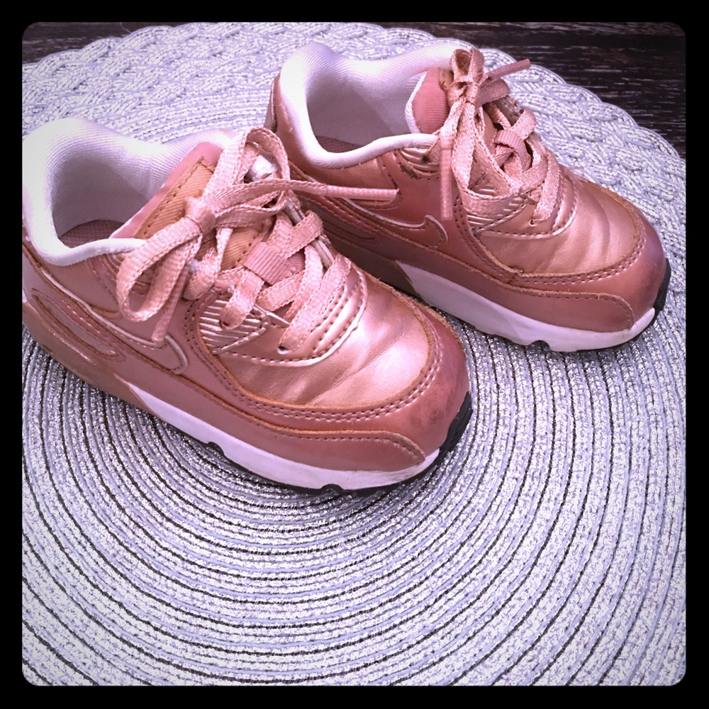 6C gold Nike  Airmax